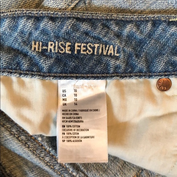 Light wash distressed denim shorts, AEO, size 10. - Picture 3 of 5